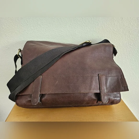 🛑SOLD🛑tg Fossil Unisex Brown Leather Messenger Bag Laptop Crossbody Work Bag. - Picture 3 of 14